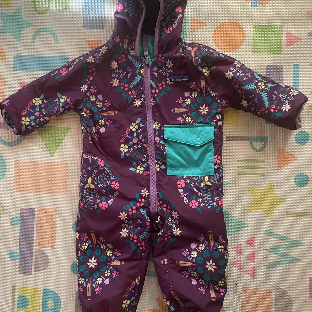Patagonia size 3-6 months reversible snow bunting like new